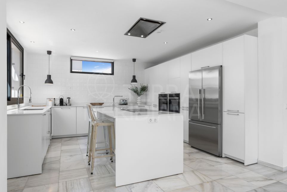 6 Bedroom Contemporary Luxury Villa Near Puerto Banús