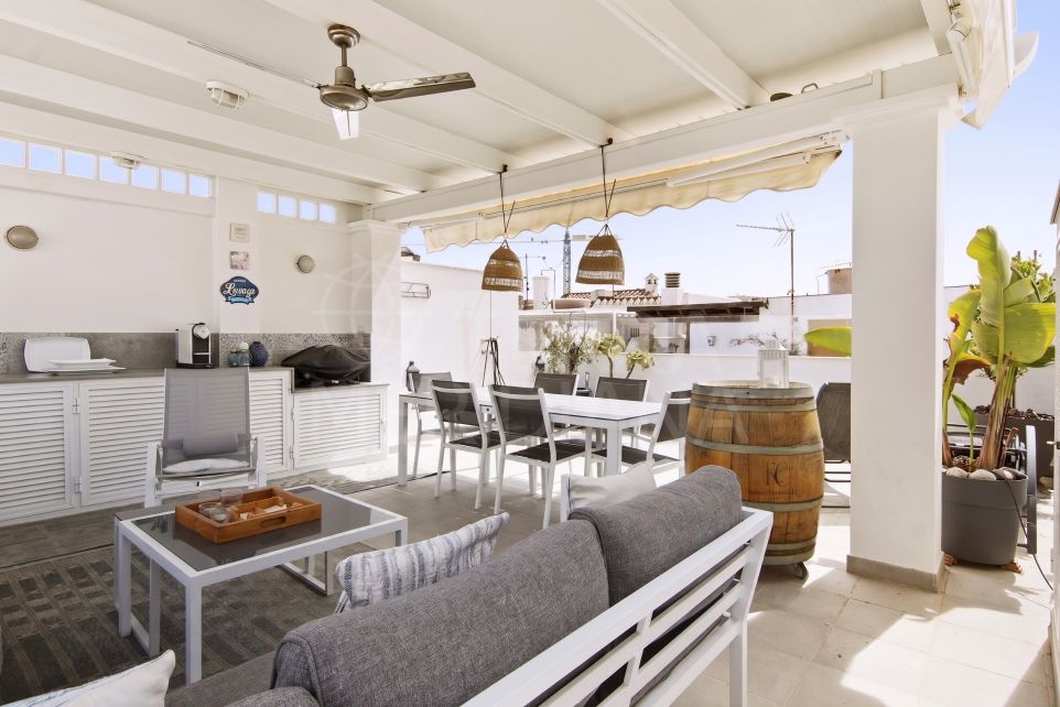 Maison de ville andalouse unique en son genre avec patio privé et terrasse sur le toit dans la vieille ville d’Estepona