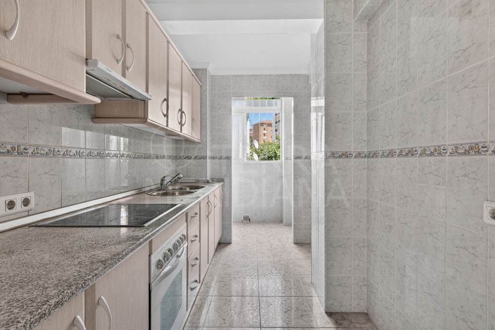 Apartamento de tres dormitorios en venta en el centro de Estepona
