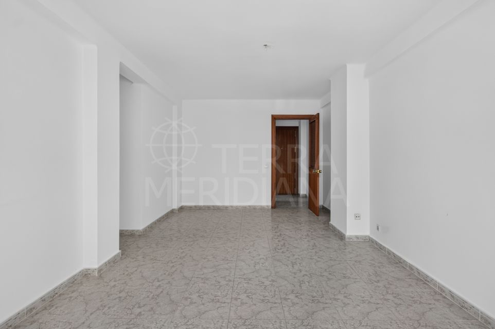 Apartamento de tres dormitorios en venta en el centro de Estepona