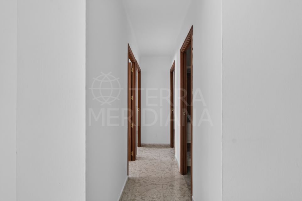Apartamento de tres dormitorios en venta en el centro de Estepona