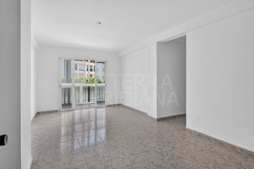 Apartamento de tres dormitorios en venta en el centro de Estepona