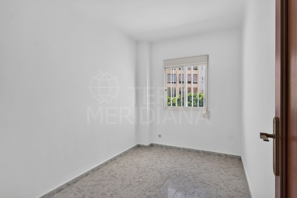 Apartamento de tres dormitorios en venta en el centro de Estepona