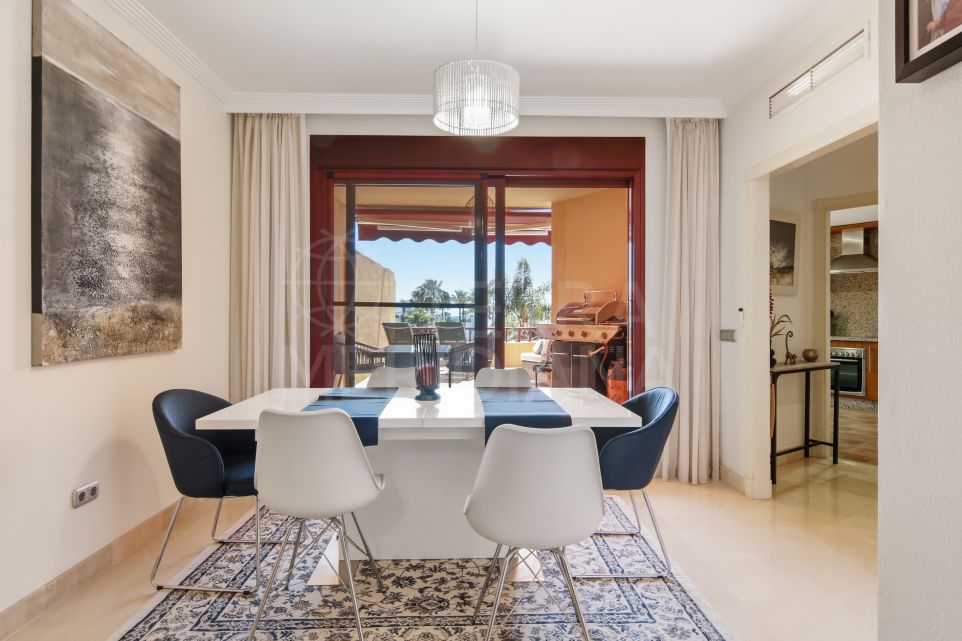 Lovely 3-bedroom duplex apartment located in the well-known beachfront complex Riviera Andaluza in Estepona Town