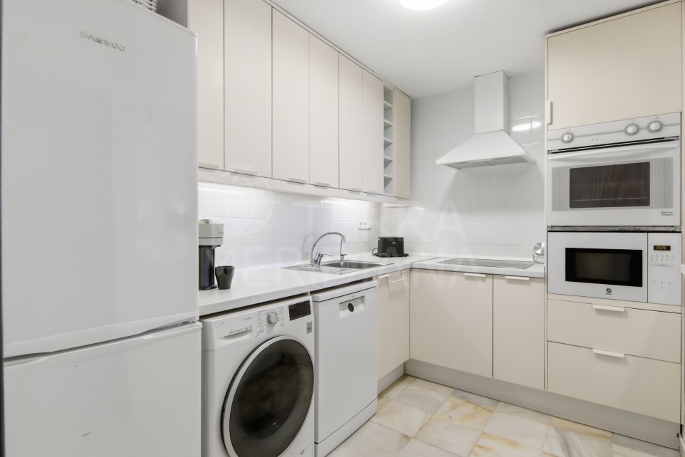Appartement en première ligne de plage avec 1 chambre et vue imprenable sur la mer à vendre à Puerto Banús