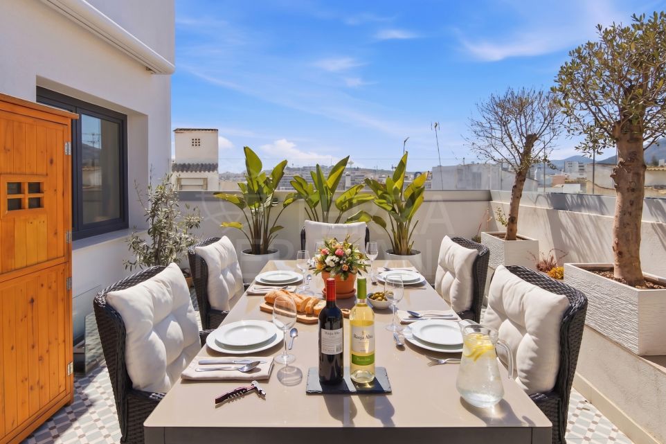 Modern townhouse for sale with solarium and mountain views in the old town of Estepona