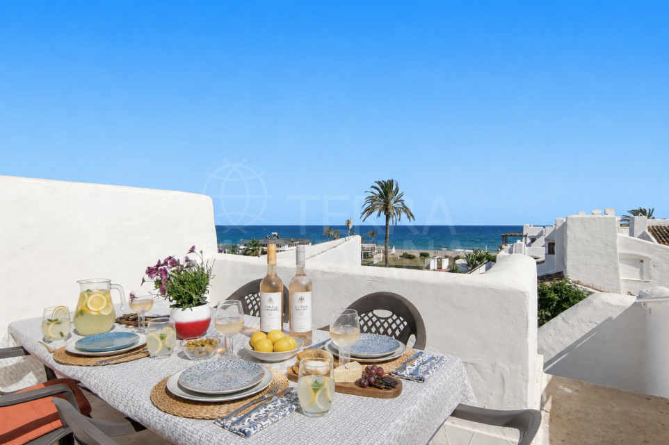 Charming One Bedroom Apartment with Stunning Terraces and Sea Views in Villacana