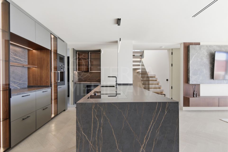 Пентхаус дуплекс на продажу в Monte Halcones, Бенахавис