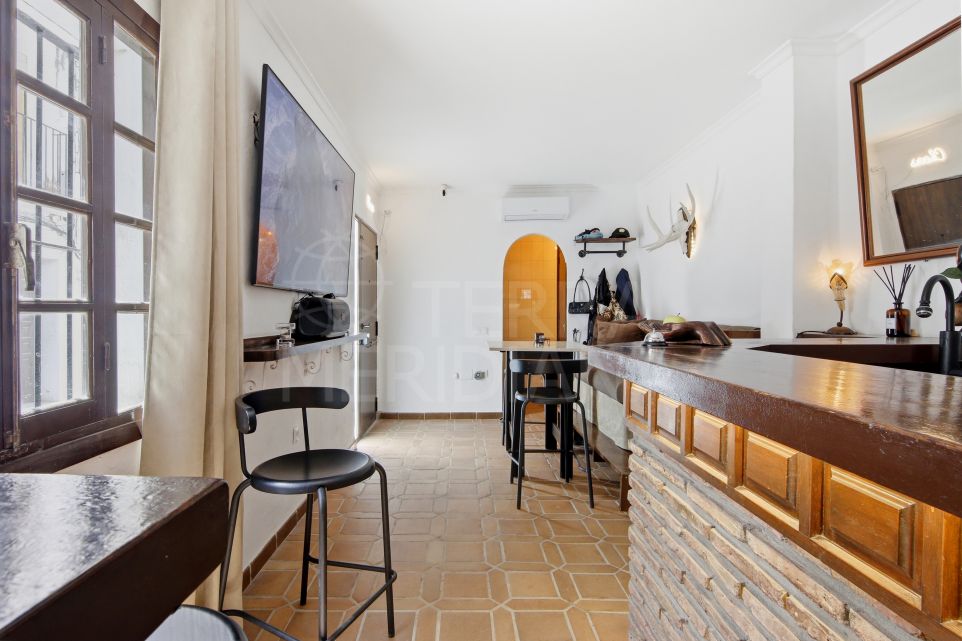Encantadora casa adosada con terraza-solárium en venta en el Casco Antiguo de Estepona