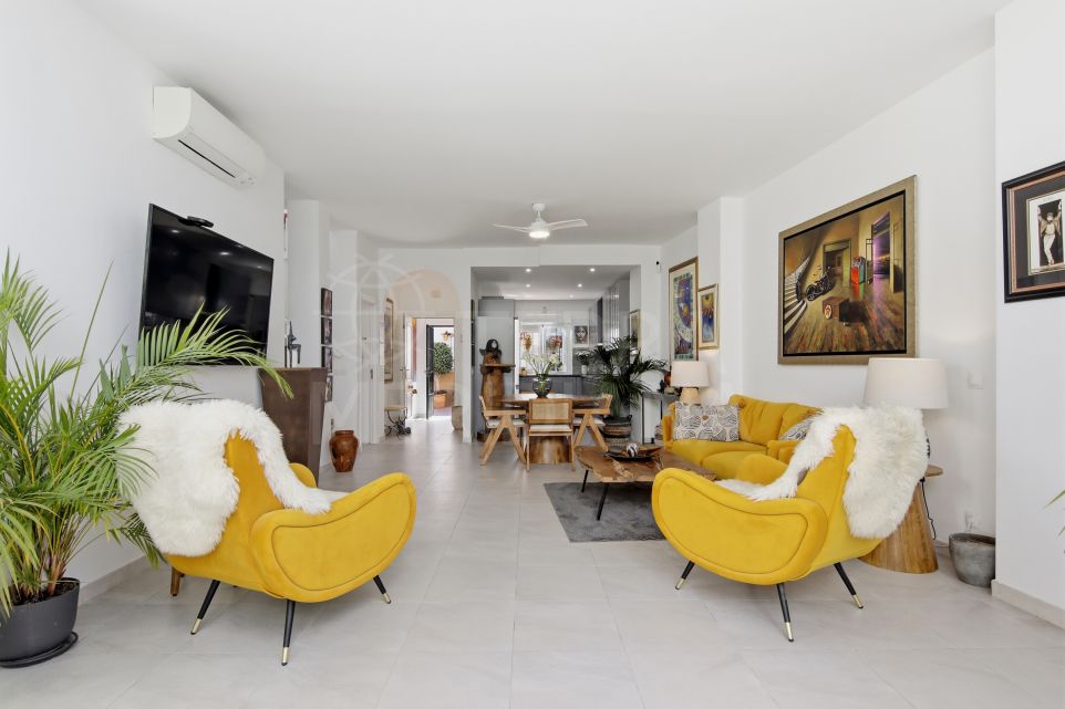 Exclusiva casa adosada reformada de 3 dormitorios en venta en el Casco Antiguo de Estepona