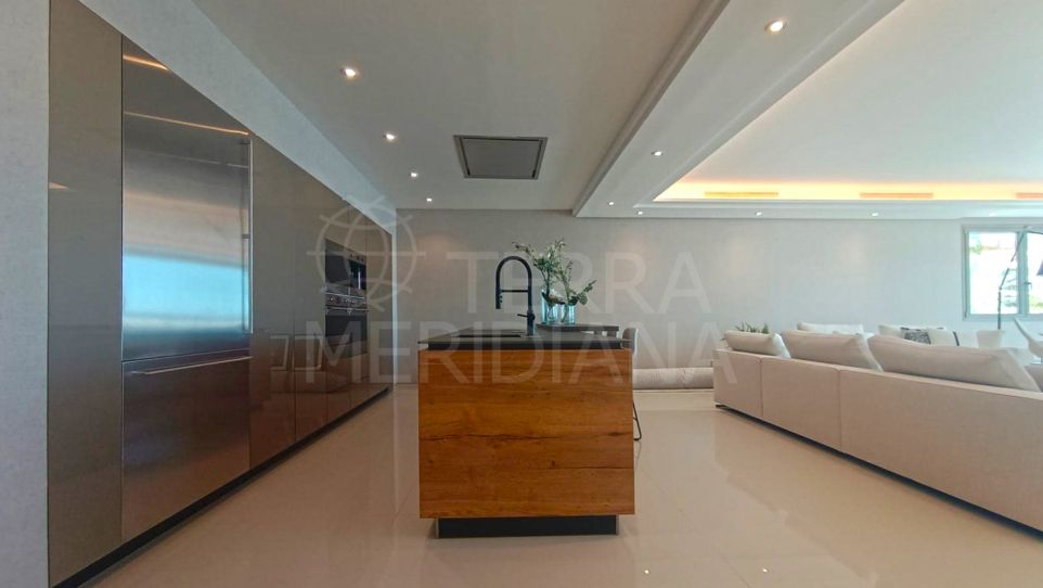 Frontline Puerto Banús Apartment with Panoramic Sea Views