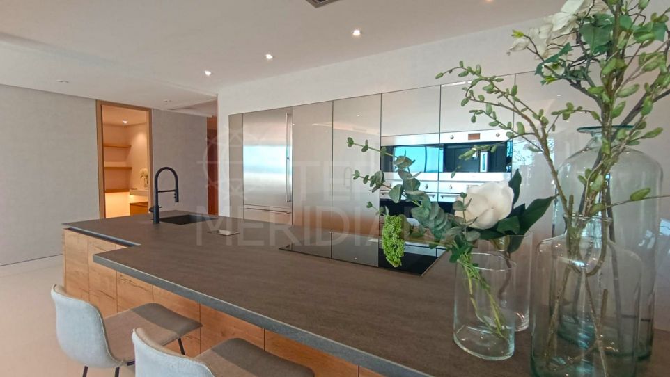 Frontline Puerto Banús Apartment with Panoramic Sea Views