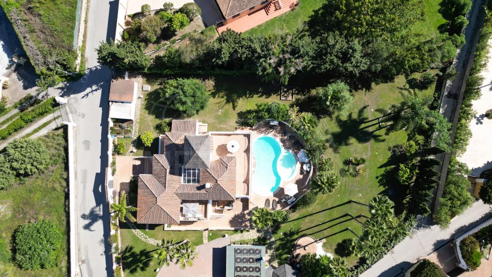 Вилла на продажу в Estepona East, Эстепона