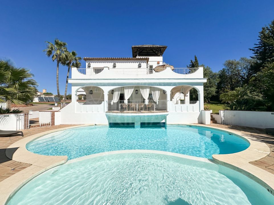 Magnifique villa de 6 chambres avec vue sur la mer à vendre à El Padron, Estepona New Golden Mile