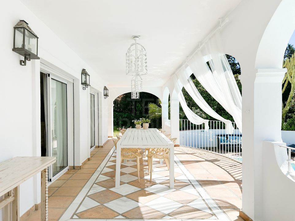 Вилла на продажу в Estepona East, Эстепона