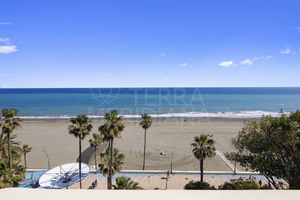 Magnificent and fully reformed 1 bedroom front line beach penthouse for sale in Estepona