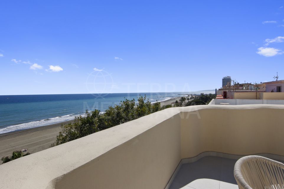 Magnificent and fully reformed 1 bedroom front line beach penthouse for sale in Estepona
