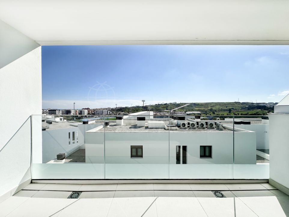 Appartement neuf de 3 chambres à louer à long terme à Estepona