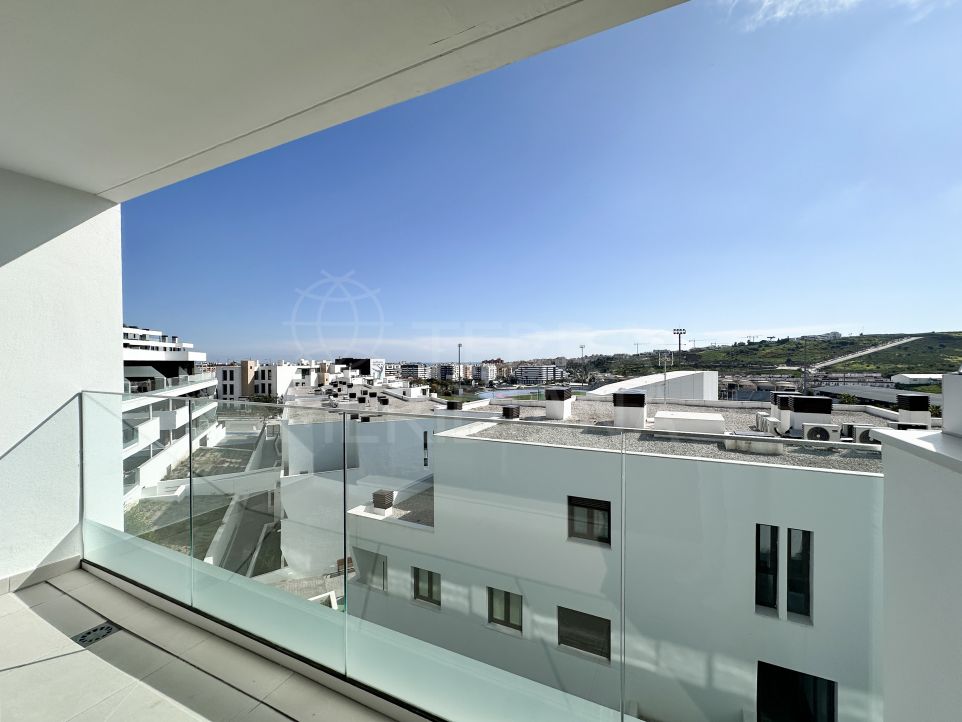 Appartement neuf de 3 chambres à louer à long terme à Estepona