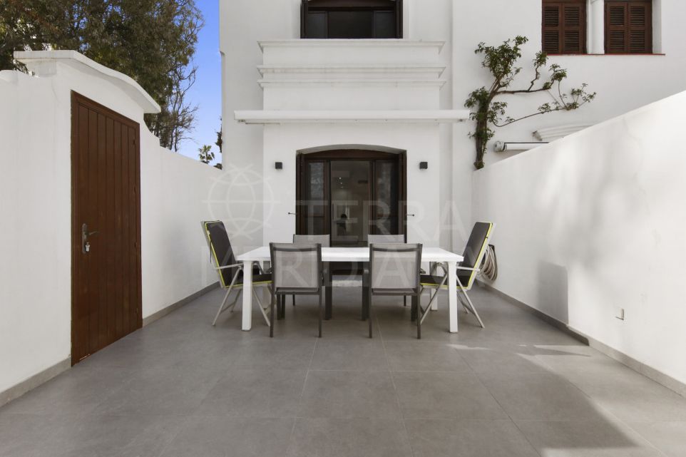 Таунхаус на продажу в Villacana, Эстепона