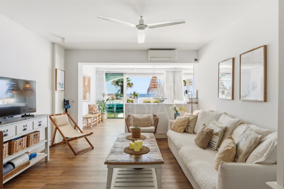 Maison de ville en première ligne de plage à vendre à Playa Paraíso, Manilva