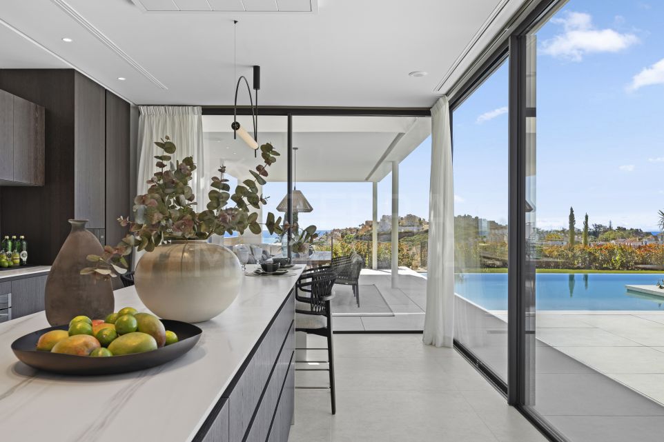 Obra Maestra Moderna de Lujo: Villa de Nueva Construcción con Impresionantes Vistas al Mar en Majestic, Casares