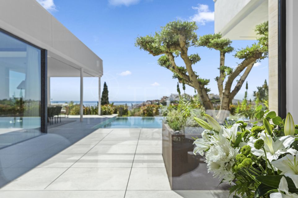 Obra Maestra Moderna de Lujo: Villa de Nueva Construcción con Impresionantes Vistas al Mar en Majestic, Casares