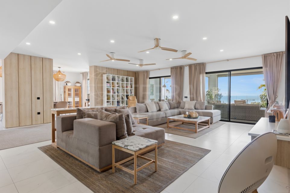 One-of-a-Kind Four-Bedroom Apartment with Expansive Terraces in Mirador de Estepona Hills