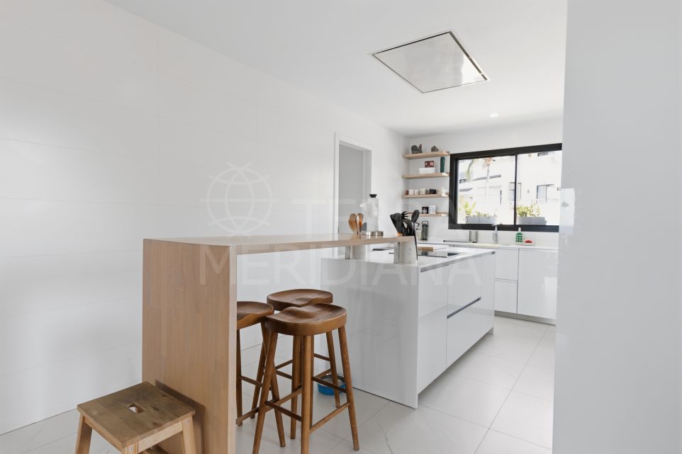 One-of-a-Kind Four-Bedroom Apartment with Expansive Terraces in Mirador de Estepona Hills