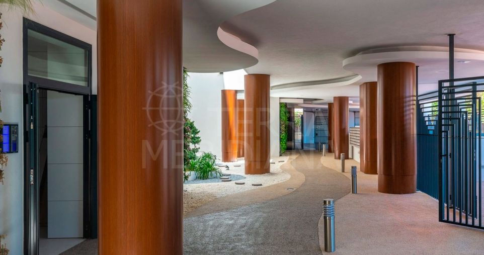 Espectacular apartamento de 3 dormitorios para alquiler de corta estancia a solo 1 minuto de la playa en Estepona