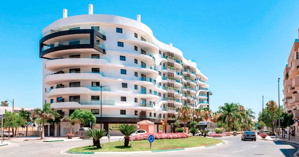 Espectacular apartamento de 3 dormitorios para alquiler de corta estancia a solo 1 minuto de la playa en Estepona