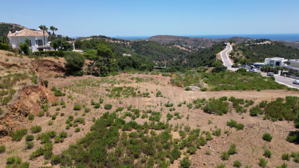Plot with project and sea views for sale in the exclusive Monte Mayor, Benahavis
