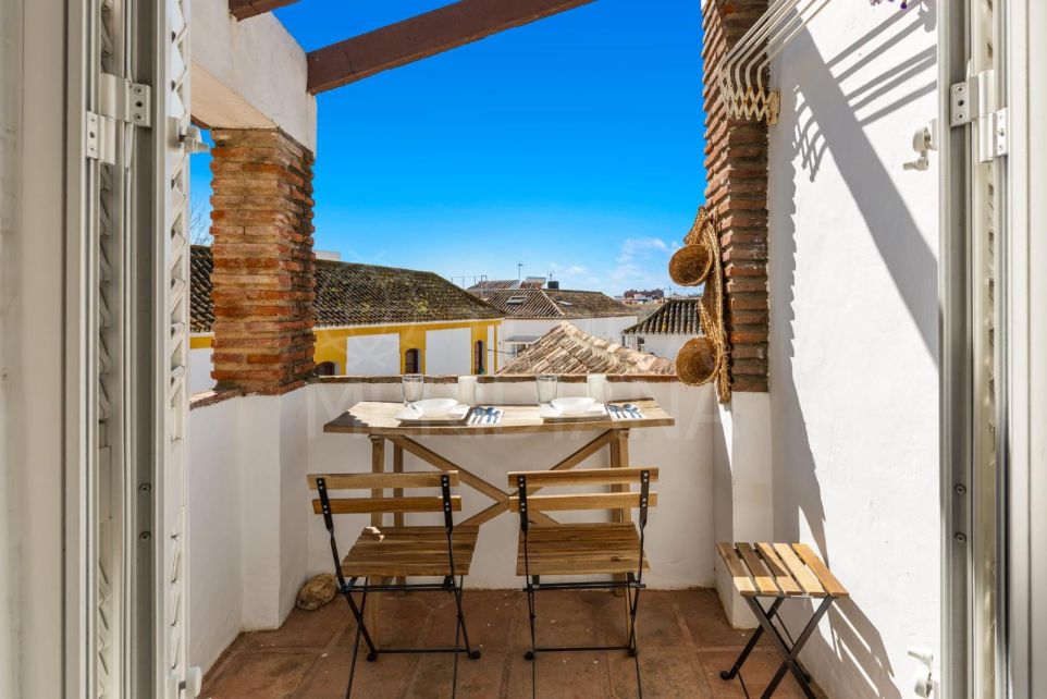 Charming renovated 2 bedroom townhouse with tourist license for sale in Estepona Old Town