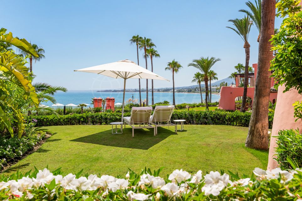 Appartement en rez-de-chaussée en première ligne de plage à vendre à Cabo Bermejo, Estepona