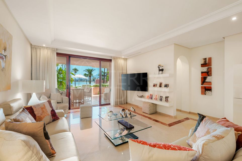 Appartement en rez-de-chaussée en première ligne de plage à vendre à Cabo Bermejo, Estepona