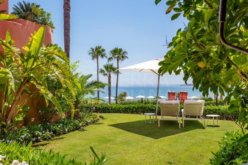 Appartement en rez-de-chaussée en première ligne de plage à vendre à Cabo Bermejo, Estepona