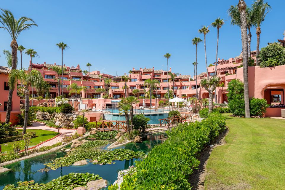 Appartement en rez-de-chaussée en première ligne de plage à vendre à Cabo Bermejo, Estepona