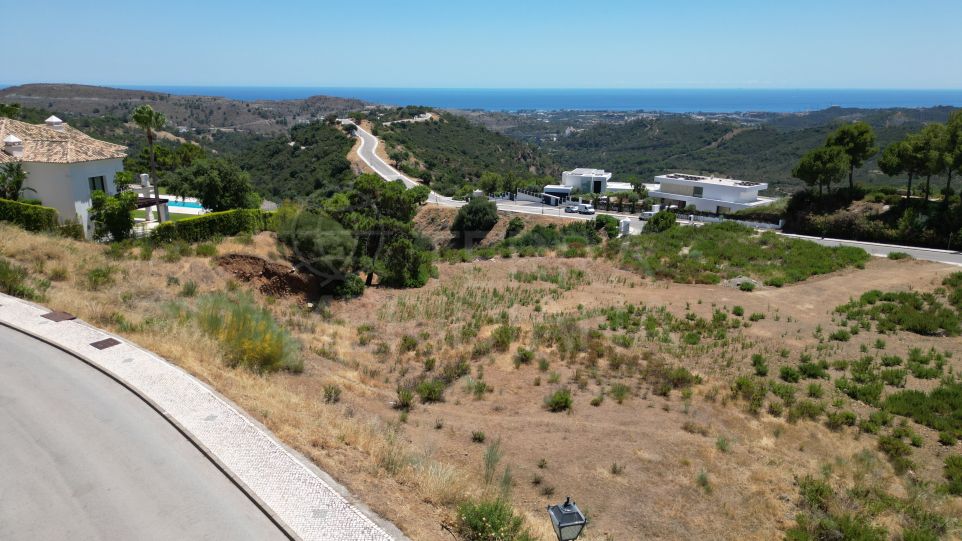 Plot with project and sea views for sale in the exclusive Monte Mayor, Benahavis