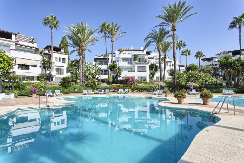 Exclusive ground floor apartment for sale in Alcazaba Beach, Estepona New Golden Mile