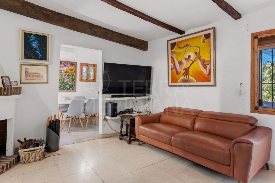 Charming Two-Bedroom Country House with Private Pool Just Minutes from Town