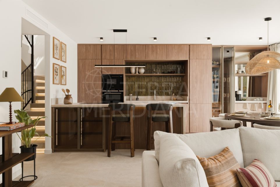 Elegant Duplex Penthouse in Benahavís with Sweeping Sea, Golf & Mountain Views