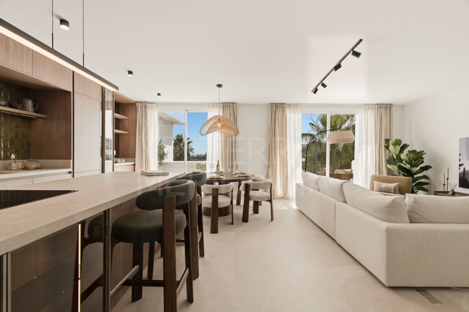 Elegant Duplex Penthouse in Benahavís with Sweeping Sea, Golf & Mountain Views