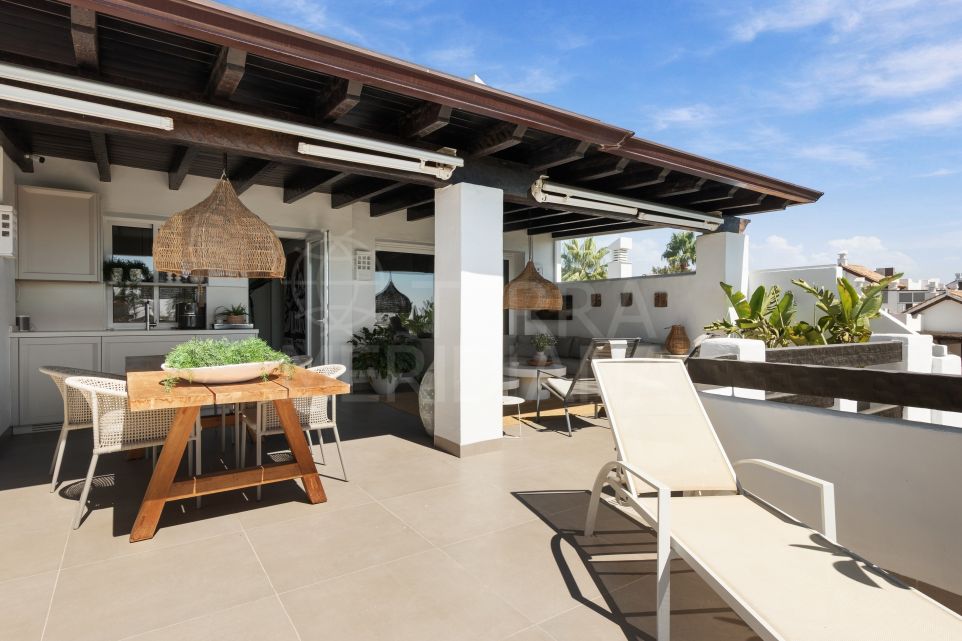 Ático dúplex de lujo exquisitamente renovado en Alcazaba Beach, Estepona