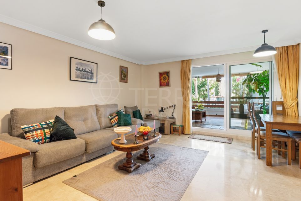 Élégant appartement de 3 chambres avec vue sur la piscine à Selwo Hills