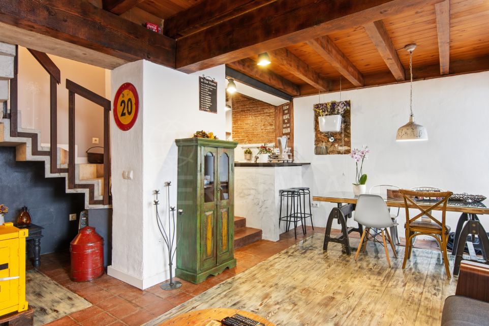 Charming 1 bedroom old town townhouse with rental licence just 3 minutes from the beach