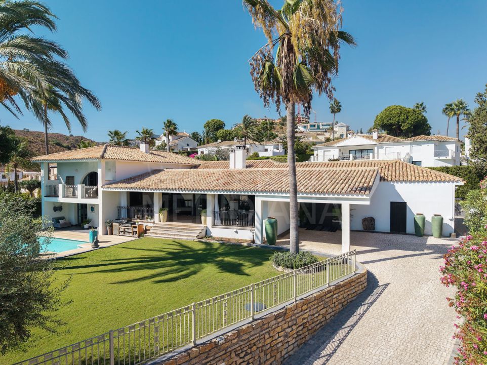 Elegante villa andaluza en venta en El Paraíso Alto