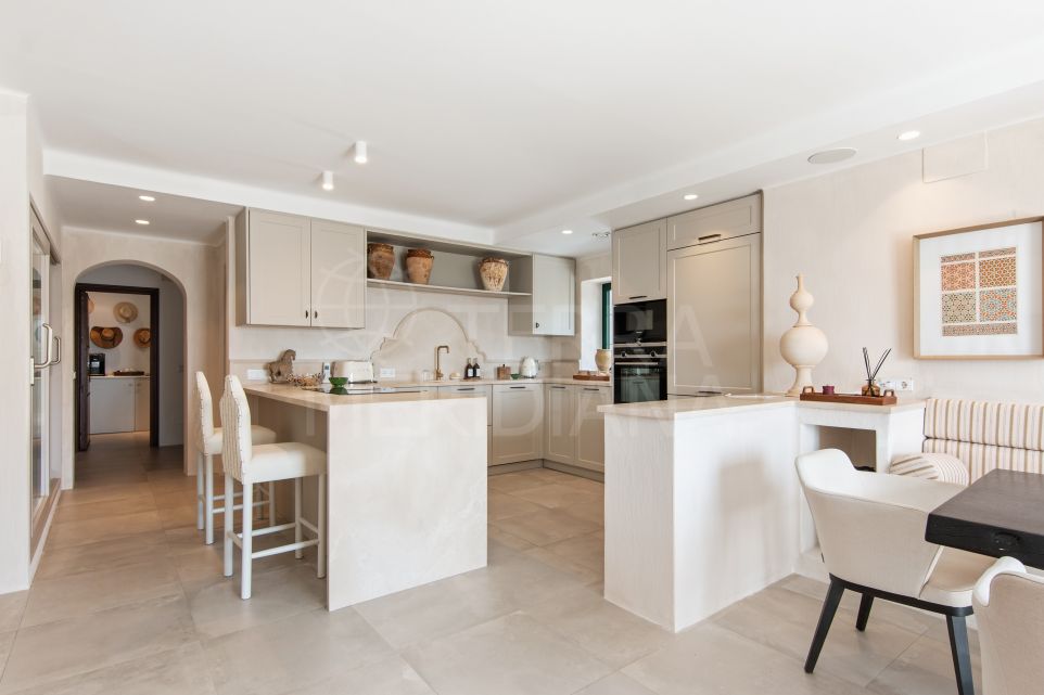 Villa Fabiola – Charmante villa avec vue panoramique sur la mer à vendre à El Madronal, Benahavís