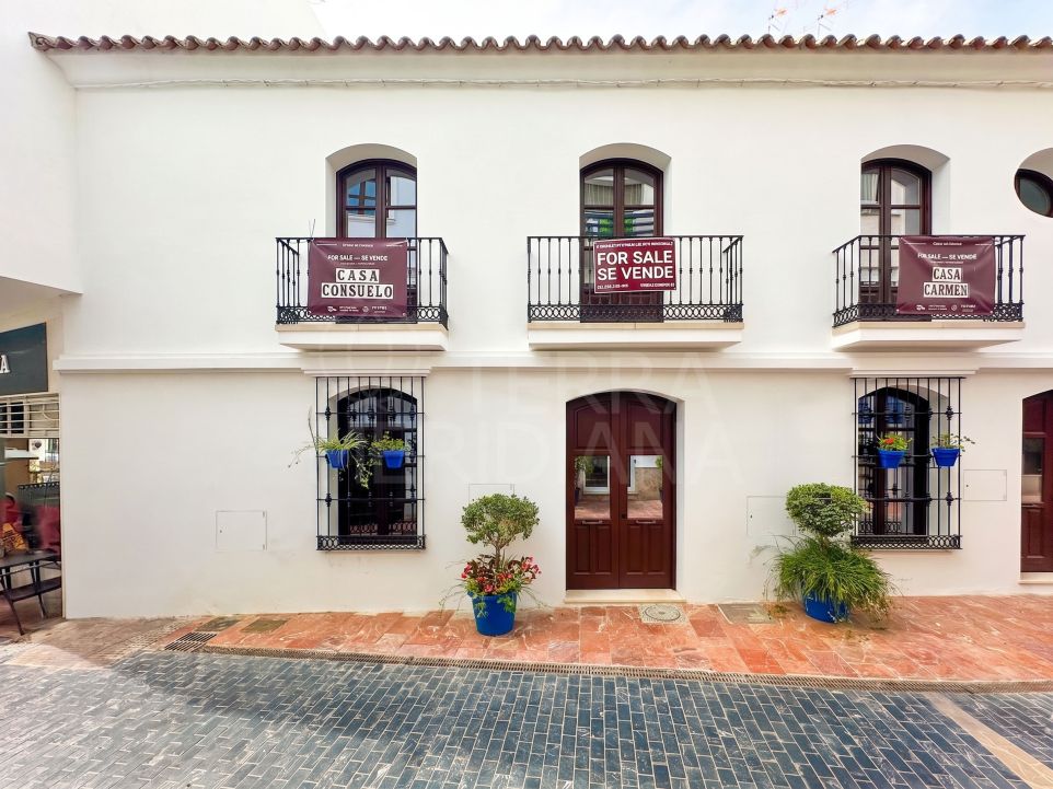 Maison de ville andalouse contemporaine neuve avec 3 chambres à vendre dans la vieille ville d’Estepona