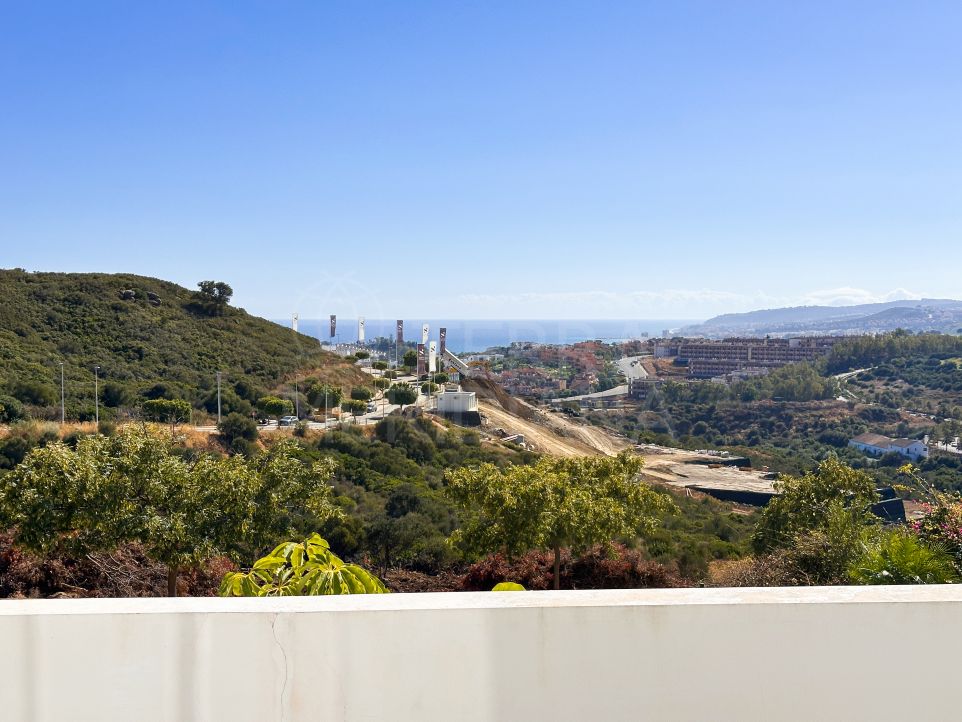 Lujoso apartamento en planta baja de 2 dormitorios con vistas al mar en venta en Finca Cortesín, Casares
