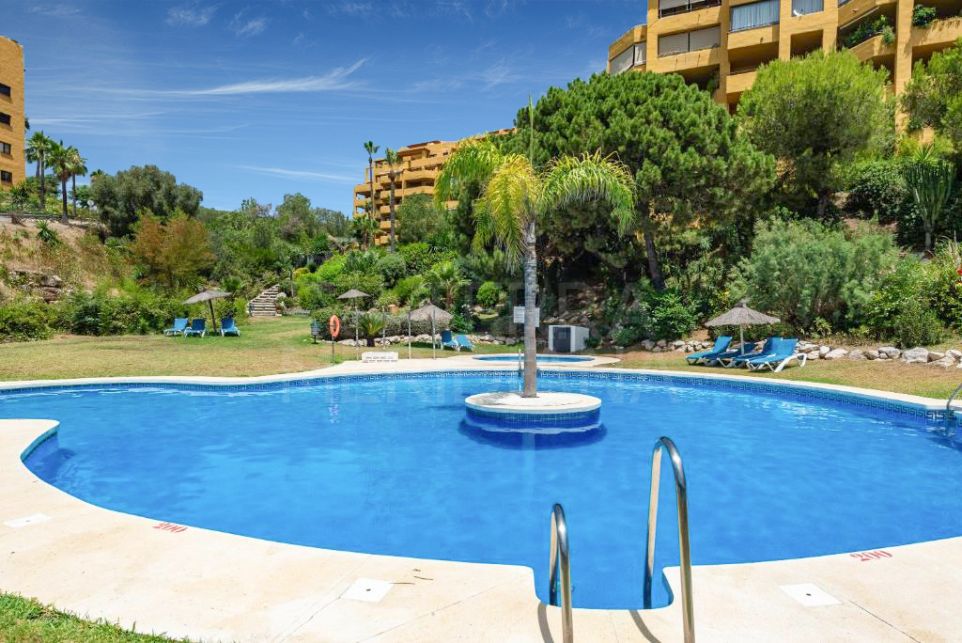 Apartamento de 2 dormitorios con vistas al mar en venta en Terrazas del Sol, Nueva Milla de Oro de Estepona